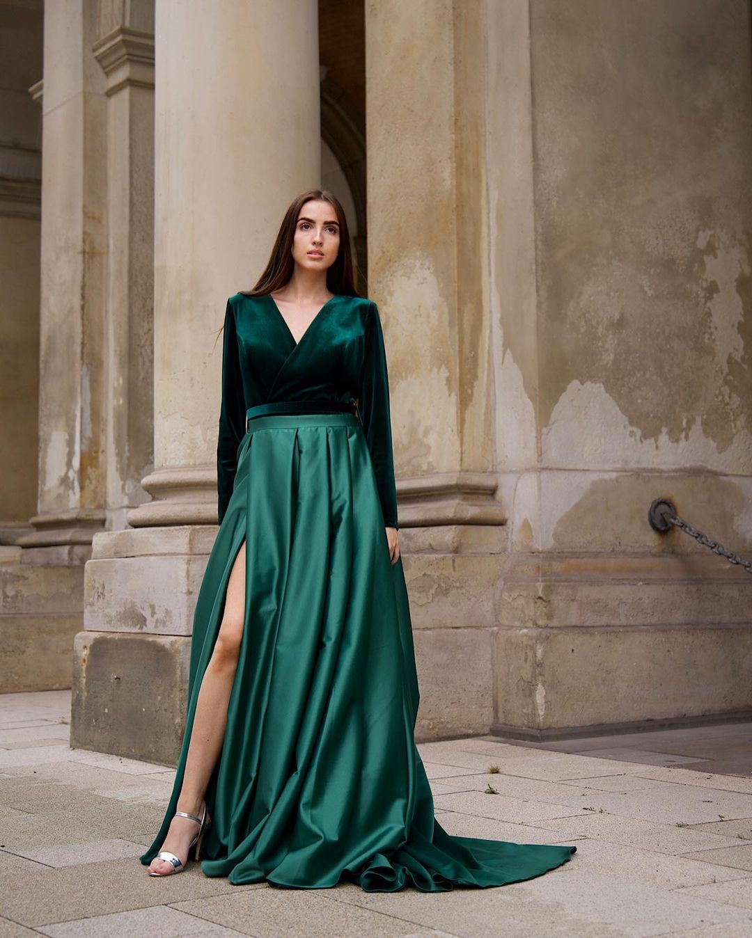 Vintage A-line Velvet V-neck Long Sleeves Prom Dress with Slit
