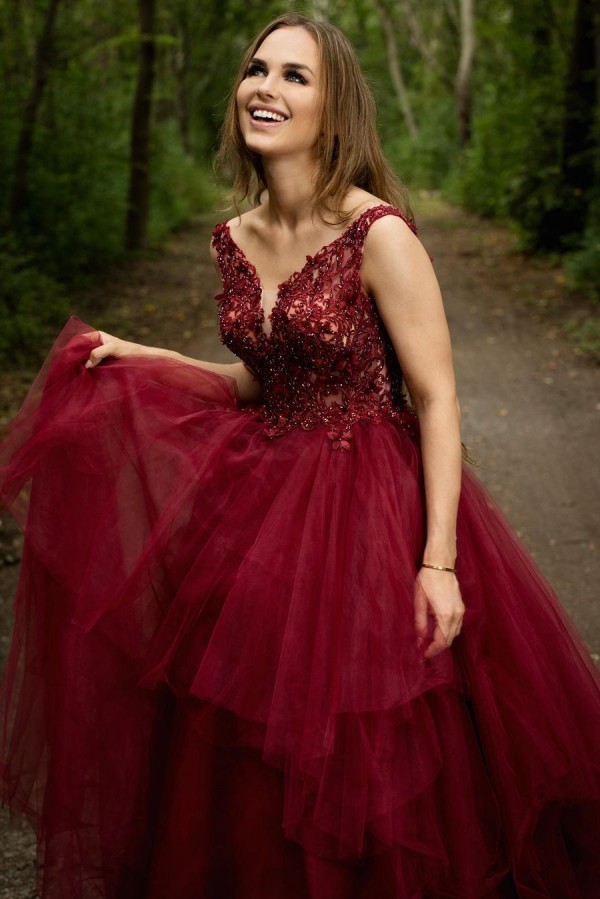 Classy A-line V-neck Spaghetti Straps Appliques Lace Backless Tulle Prom Dress