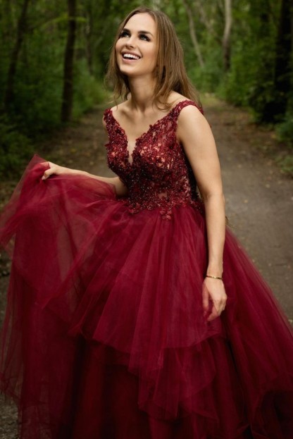 Classy A-line V-neck Spaghetti Straps Appliques Lace Backless Tulle Prom Dress