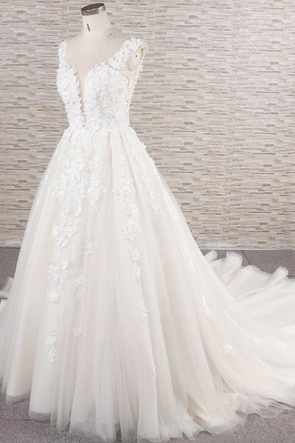 Elegant Plus Size Long Lace Appliques Tulle A-line Wedding Dress