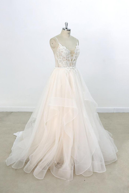 Long Sweetheart Appliques Lace Tulle A-line Wedding Dress