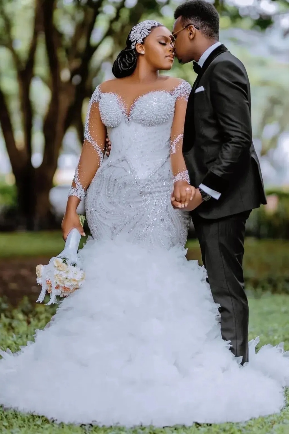 Elegant Sweetheart Mermaid Sequined Wedding Dresses with Train