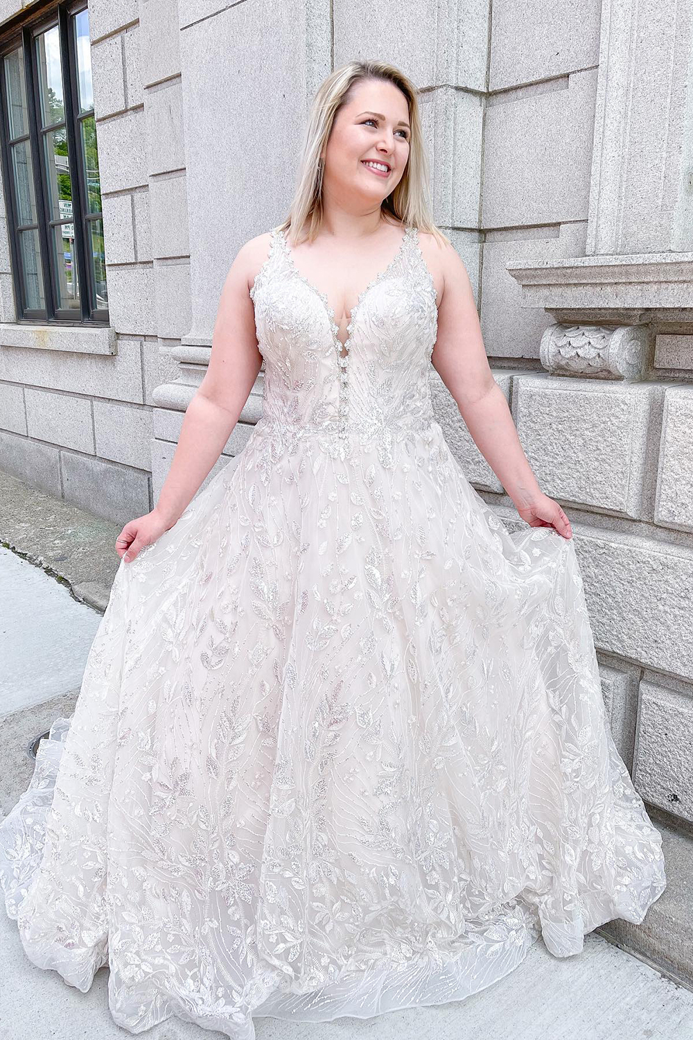 Gorgeous Long Plus Size Appliques Lace Sweetheart Wide Straps Tulle A-Line Wedding Dress