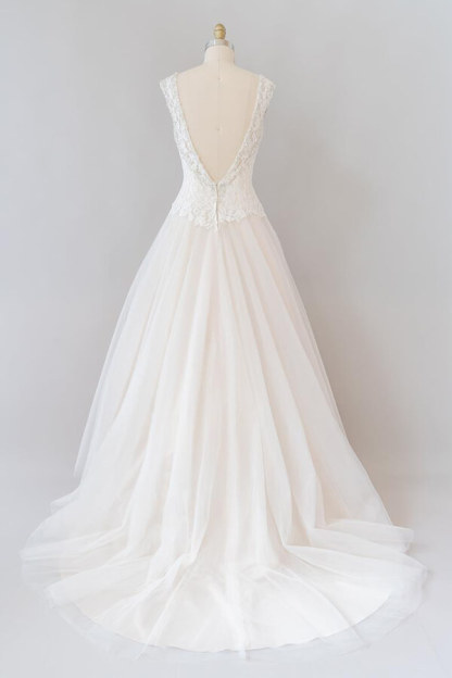 Elegant Long Sweetheart Open Back Lace Tulle A-line Wedding Dress