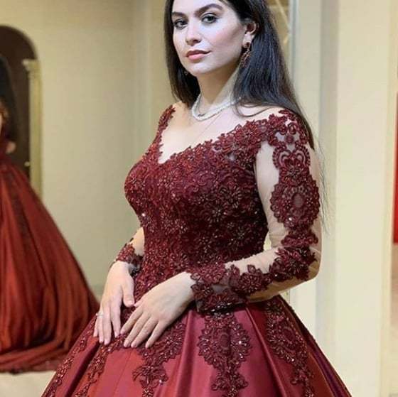 Gorgeous Red Appliques V-neck Long Sleeve Ball Gown Prom Dresses