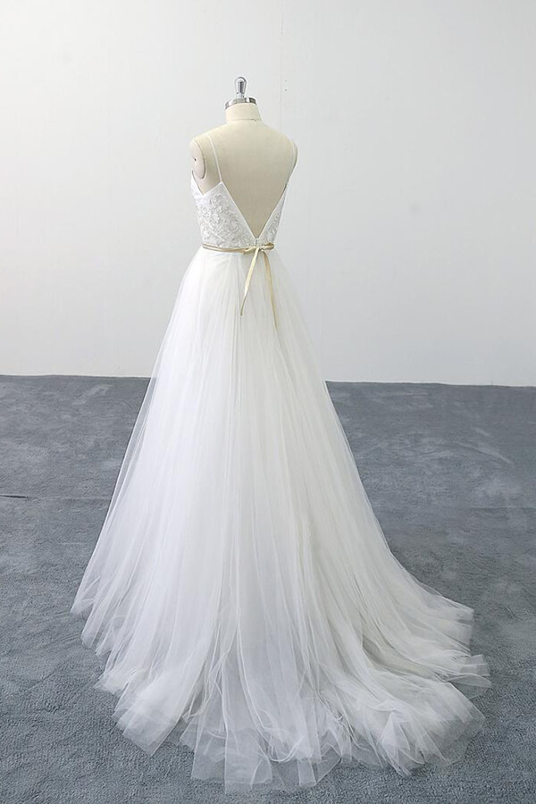Chic Long A-line V-neck Spaghetti Strap Appliques Tulle Wedding Dress