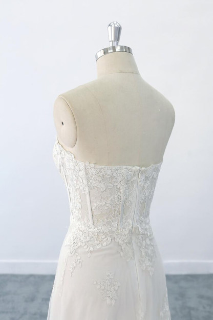 Appliques Strapless Tulle Sheath Wedding Dress