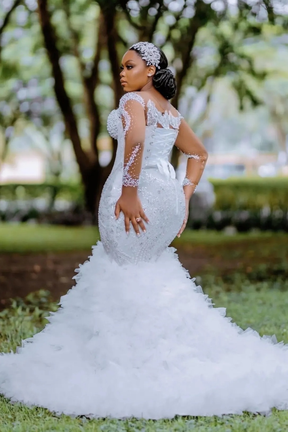 Elegant Sweetheart Mermaid Sequined Wedding Dresses with Train