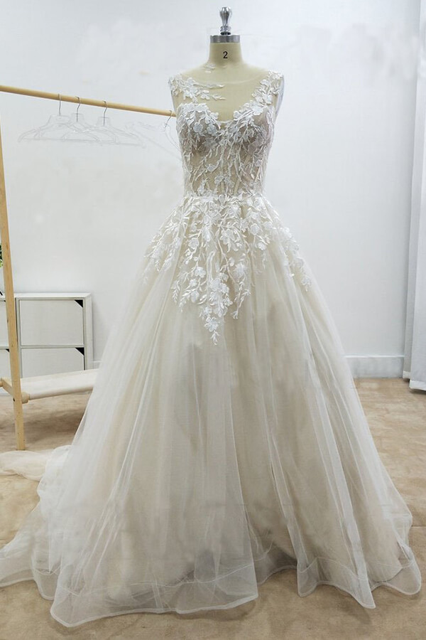 Amazing Appliques Tulle Chapel Train Wedding Dress