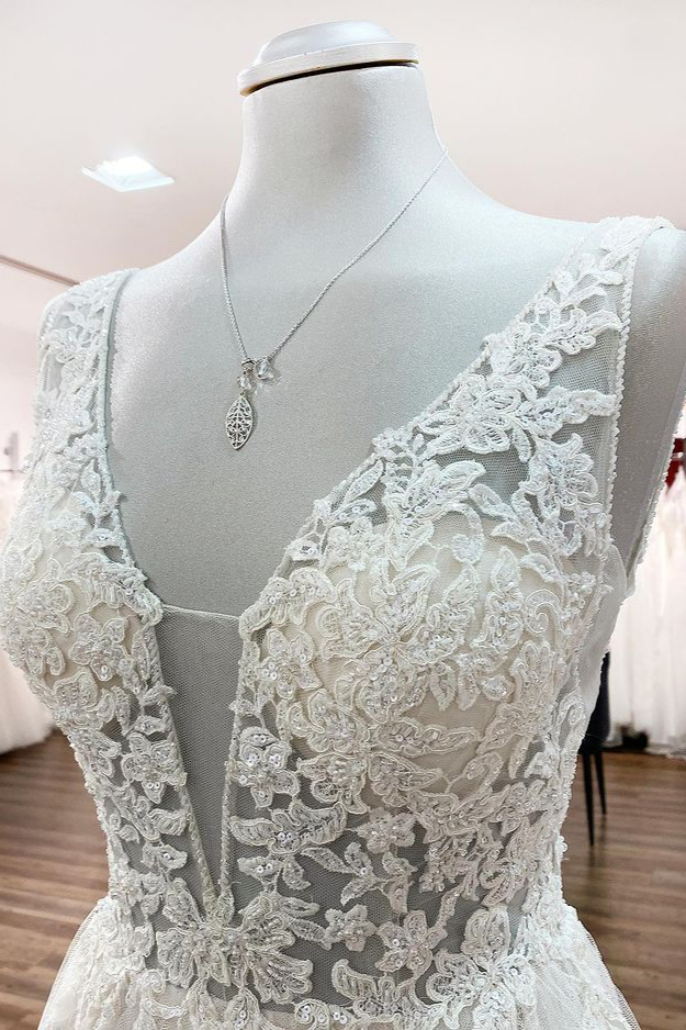 Modest Long A-line V-neck Tulle Ruffles Backless Wedding Dresses With Lace