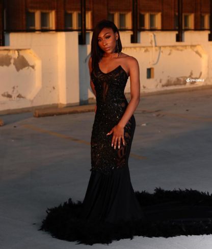 Stylish Black Strapless Appliques Lace Mermaid Prom Dress With Feather