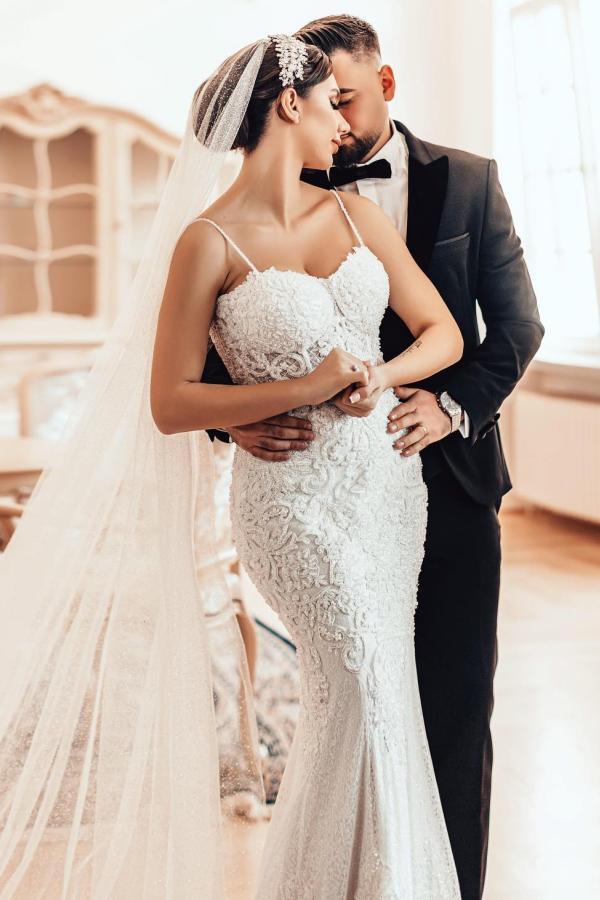 Spaghetti Straps Sweetheart White Long Mermaid Wedding Dress with Beads