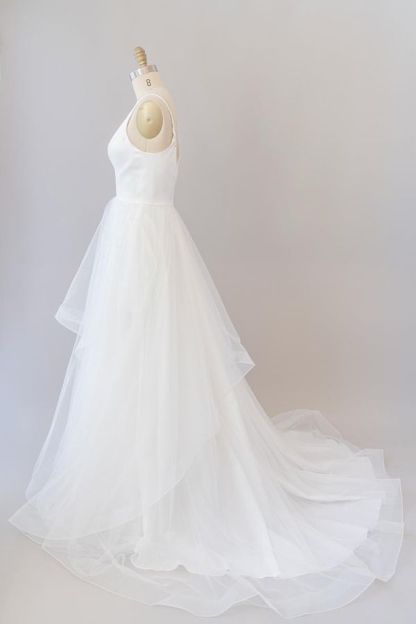 Beautiful Long V-neck Tulle A-line Wedding Dress