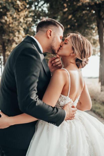 Gorgeous Long Ball Gown Organza Spaghetti Straps Open Back Wedding Dress with Lace