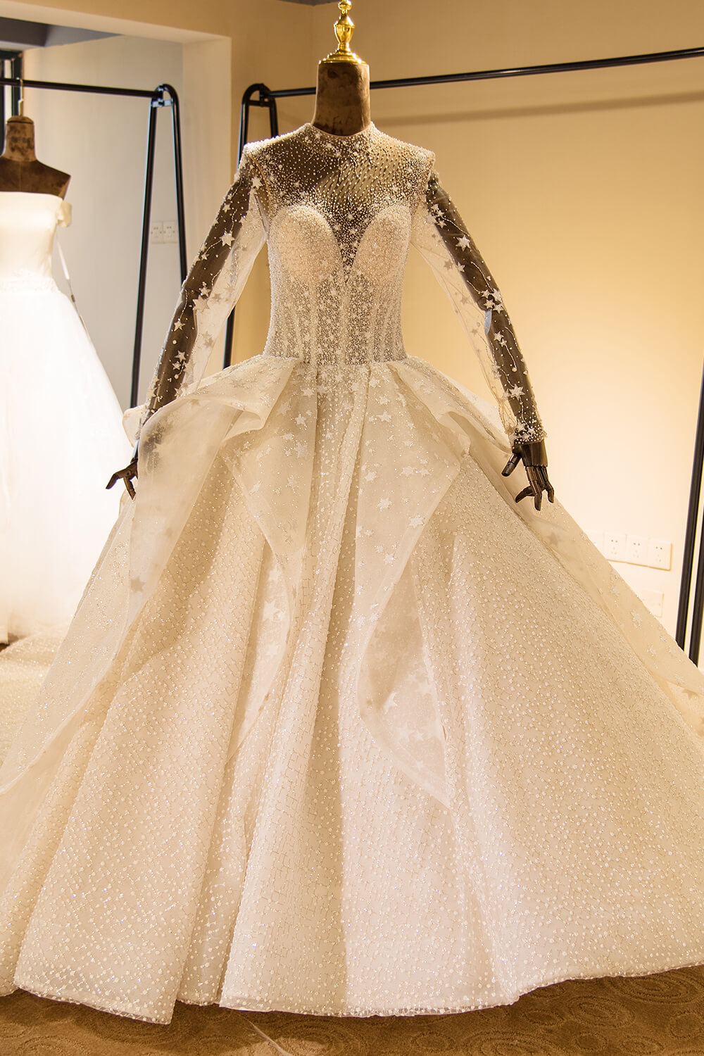 Long Sleeve Beading Lace-up Tulle Wedding Dress