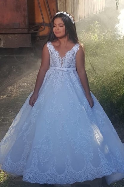 Beautiful A-line V-neck Spaghetti Straps Appliques Lace Full Length Flower Girl Dress