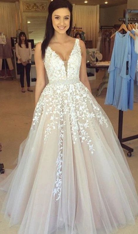 Elegant Long Appliques Lace V neck Tulle A line Wedding Dress