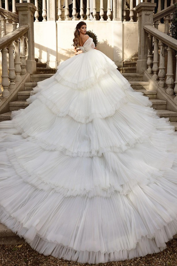 Luxury White Off-the shoulder Tulle Beading Long Wedding Dress with Ruffles
