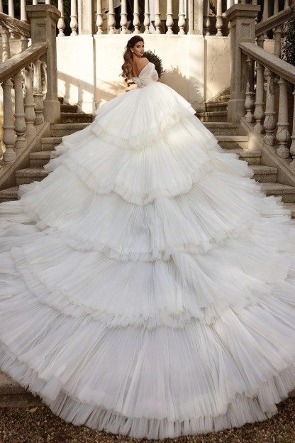 Luxury White Off-the shoulder Tulle Beading Long Wedding Dress with Ruffles