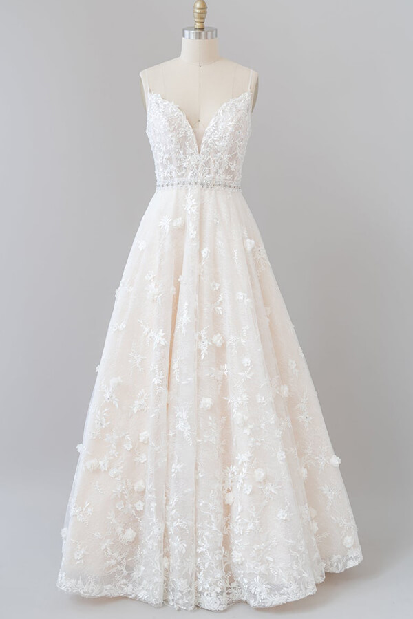Awesome Appliques A-line Tulle Wedding Dress