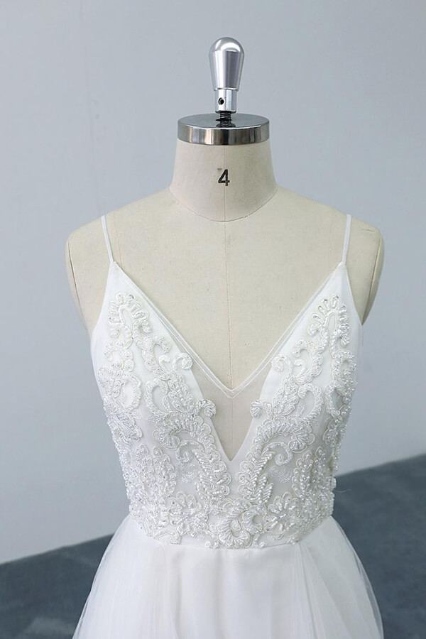 Chic Long A-line V-neck Spaghetti Strap Appliques Tulle Wedding Dress