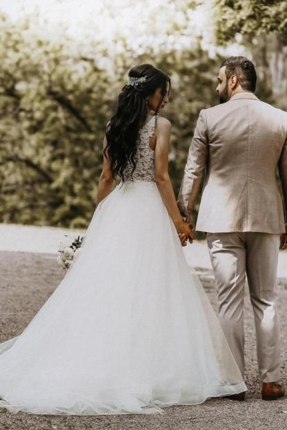 Elegant White A-line V-Neck Tulle Lace Long Wedding Dress with Appliques