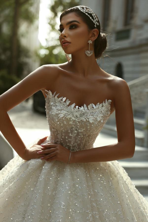 Strapless Ball Gown Backless Long Appliques Tulle Wedding Dress with Beads