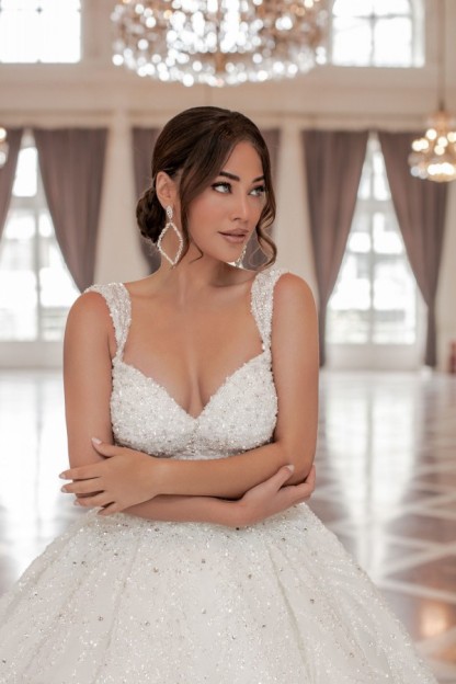 Elegant Ball Gown Sweetheart Tulle Sleeveless Long Beading Wedding Dress