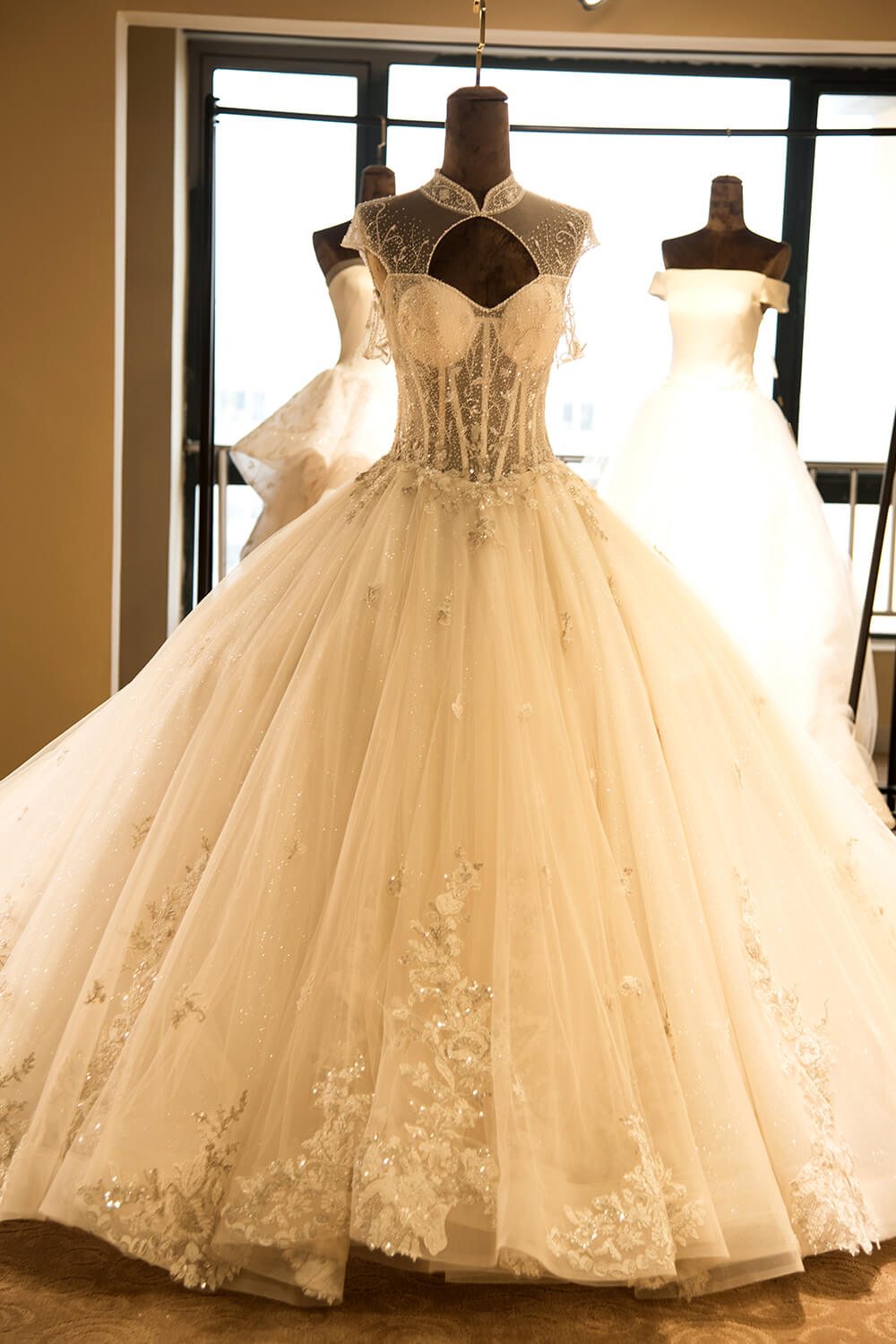 Vintage High Neck Lace-up Tulle Wedding Dress