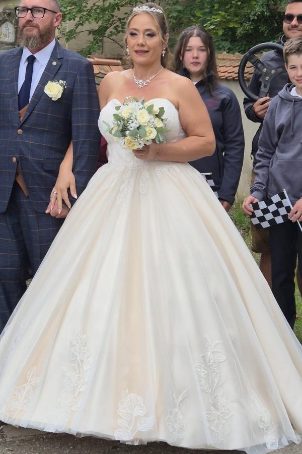 Cocosbride Plus Size Strapless Ball Gown Wedding Dresses with Lace Applique