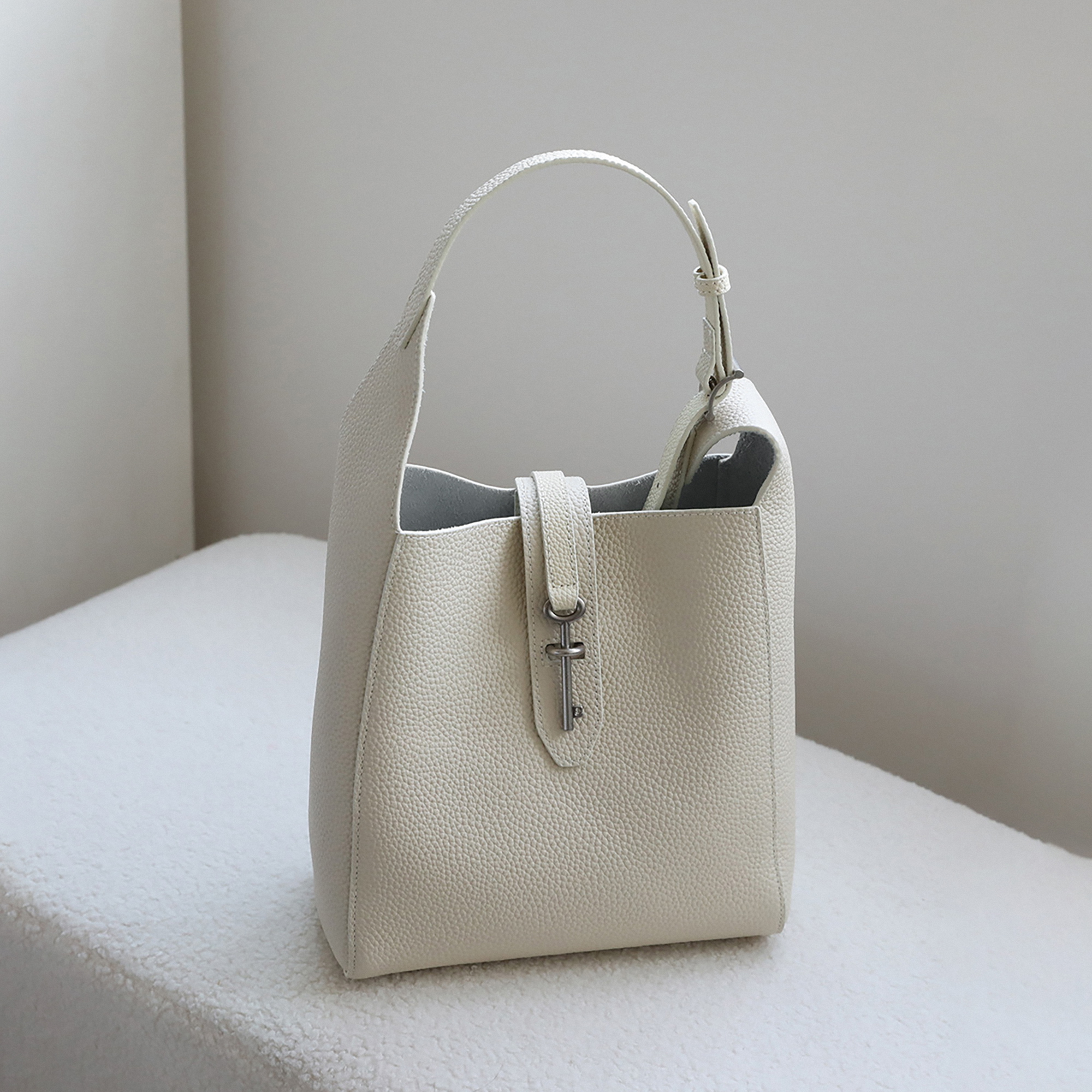 Genuine Leather Shoulder Bags, Casual Style Leather Tote Bag, Minimal Design Handbag