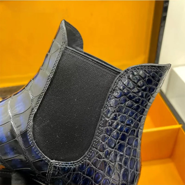 New pointed-toe short Chelsea boots