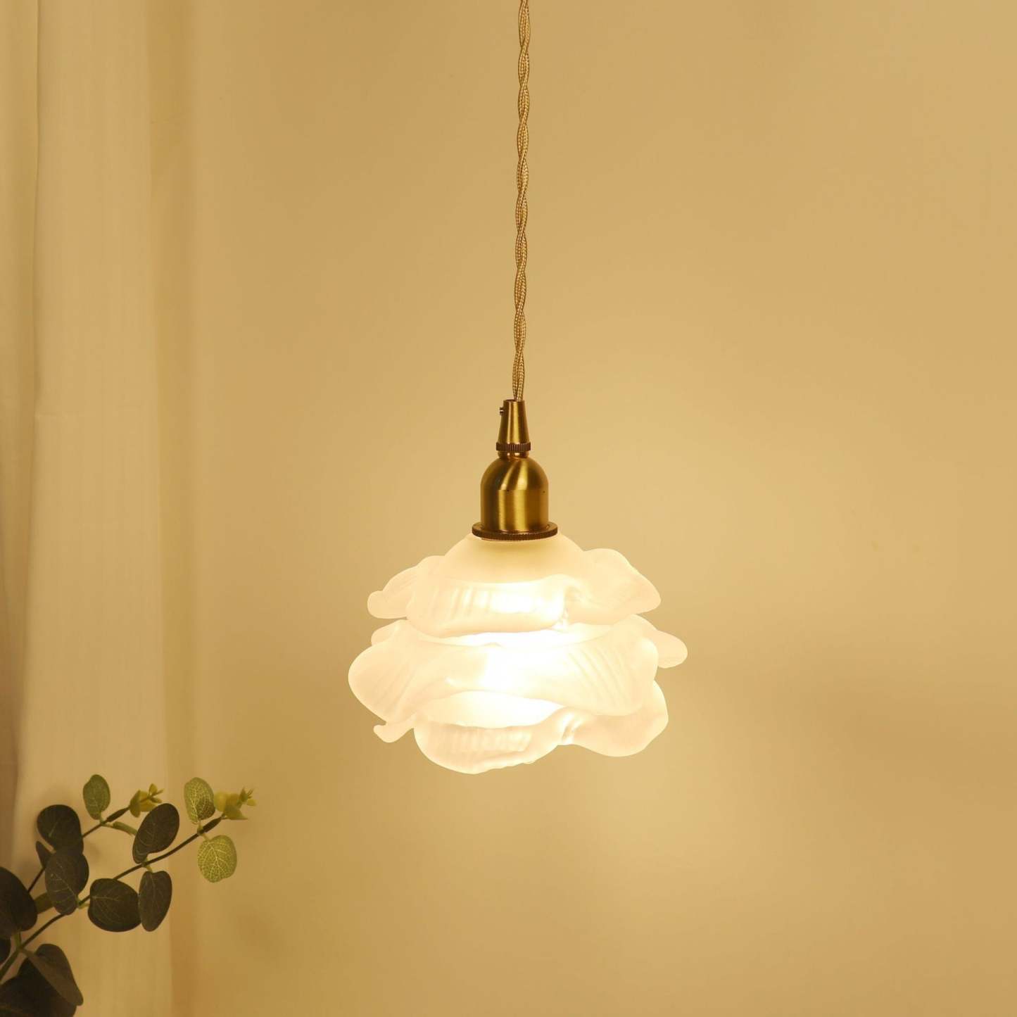 Romantic rose-shaped pendant light in bedroom