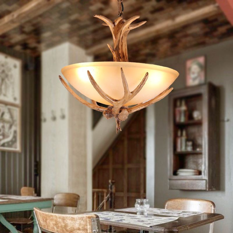 Rustic antler pendant light over dining table, Lassola lighting