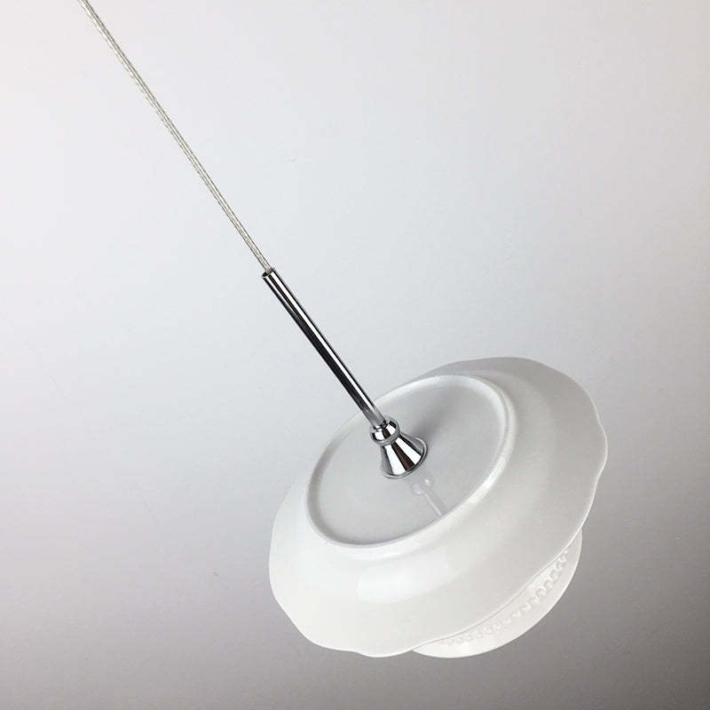 White ceramic Hailie pendant light, Nordic style