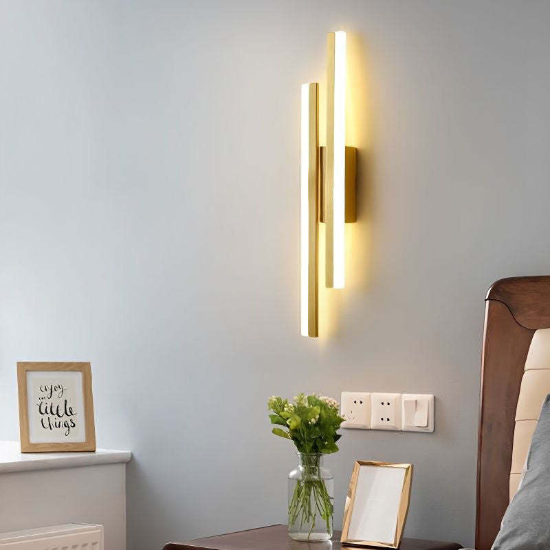 Alana wall lamp in modern bedroom, minimalist lighting by Las Sola