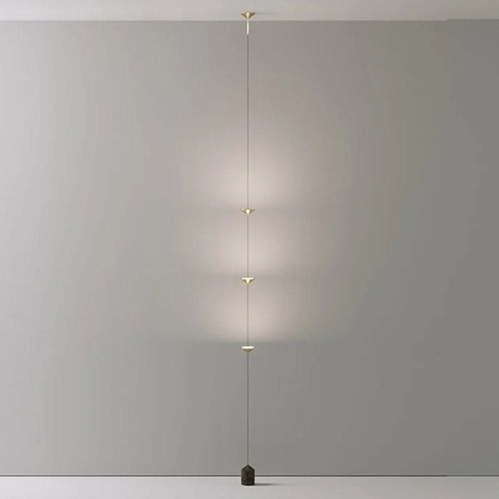 Edge Floor Lamp: Minimalist lighting with 3 LED Bulbs