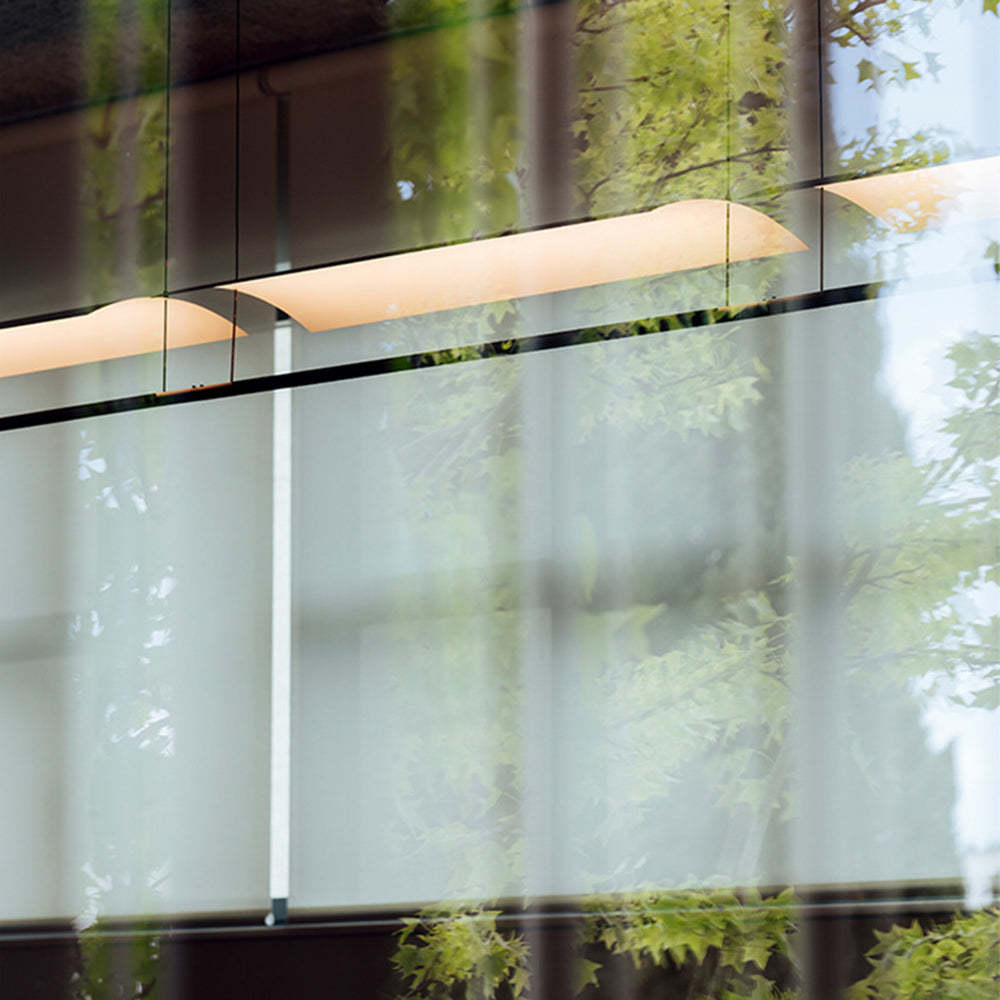 Modern linear pendant light reflecting nature, Las Sola