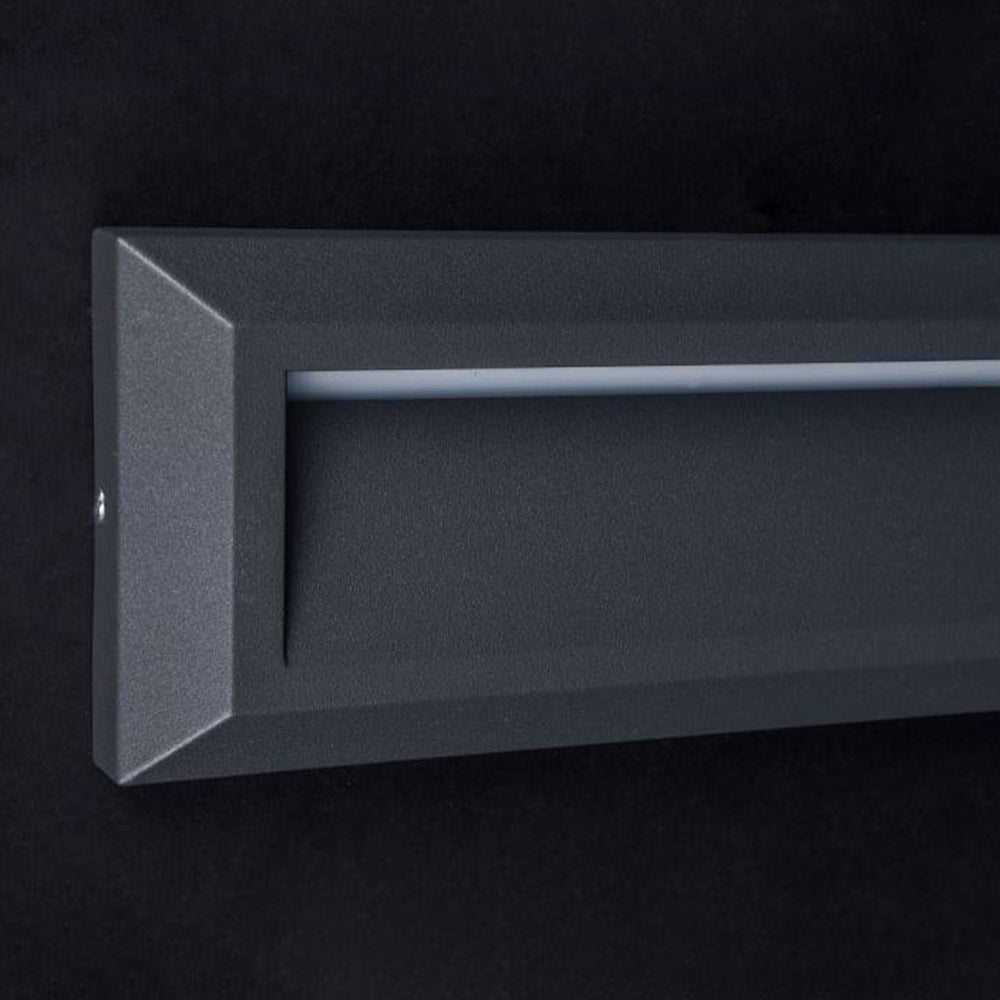 Black metal Orr deck step light for outdoor stairs, Las Sola