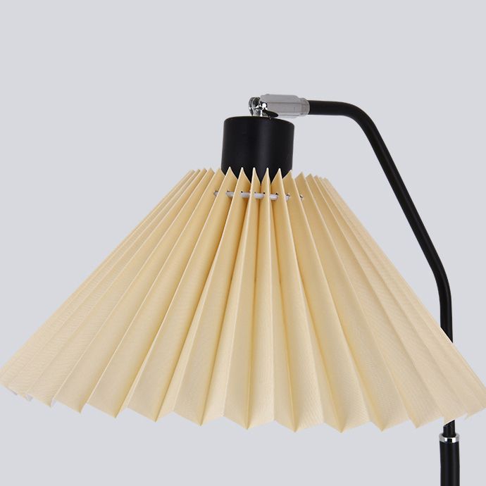 Ozawa floor lamp, pleated shade detail