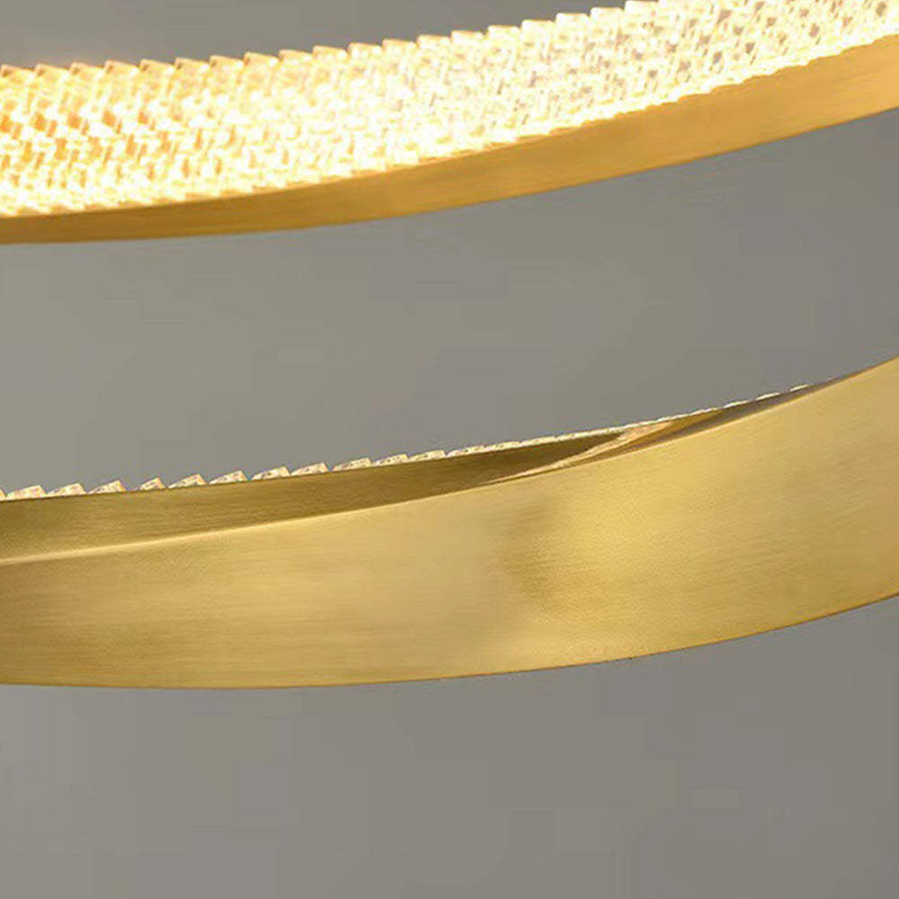 Kirsten Pendant Light, Close-up of golden ring detail