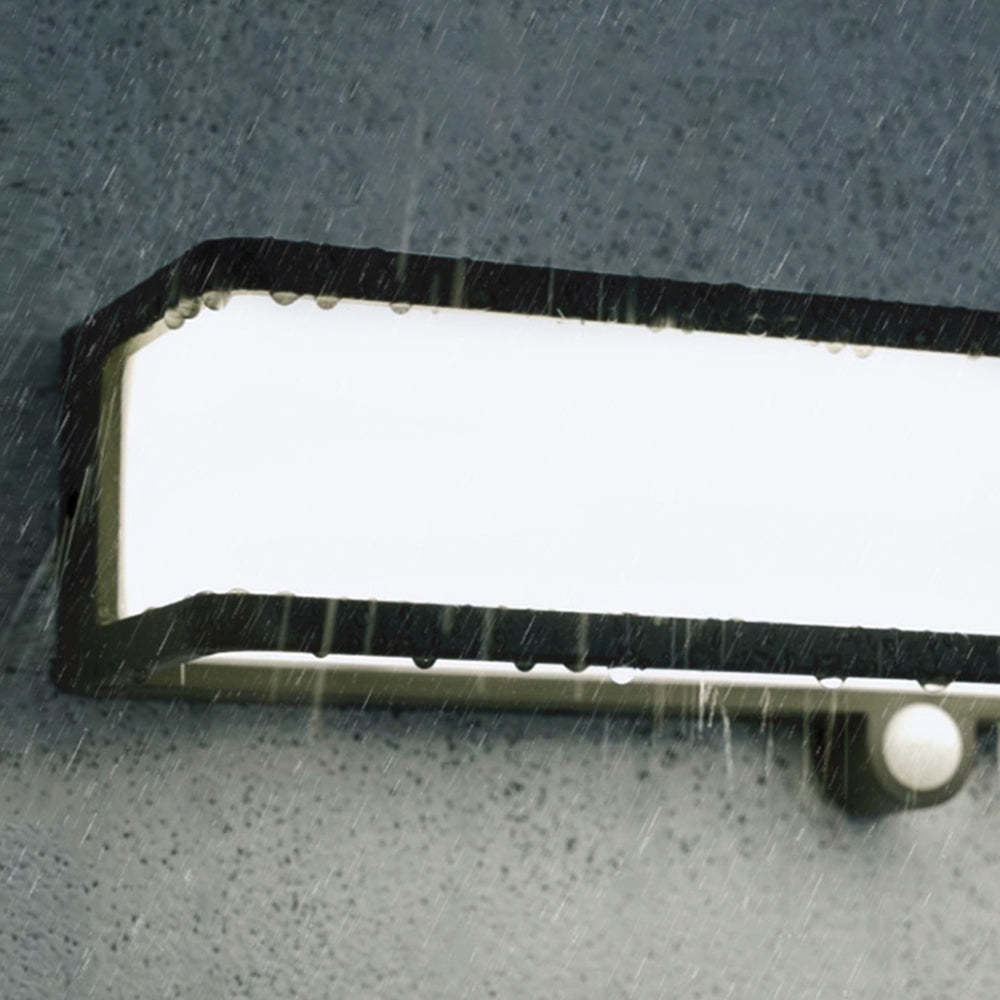 Orr minimalist solar wall lamp: waterproof in rain.