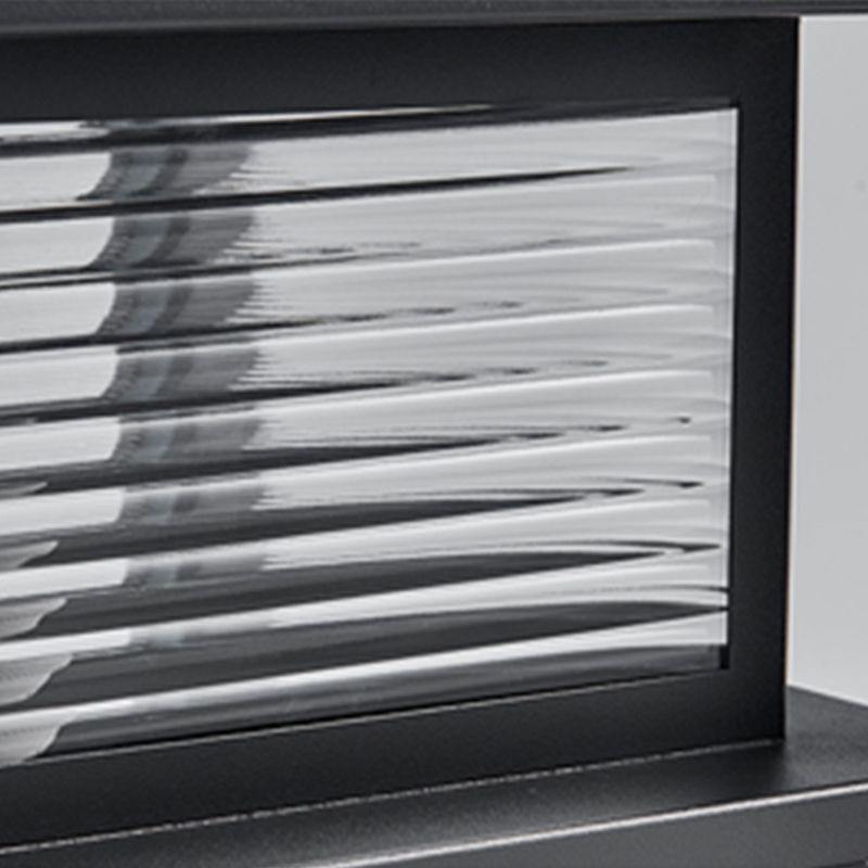 Riley outdoor pillar lamp glass panel detail