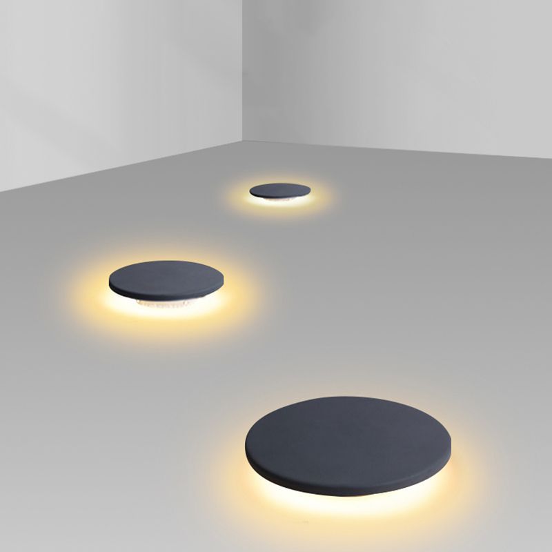 Pena round solar outdoor lights in an indoor space