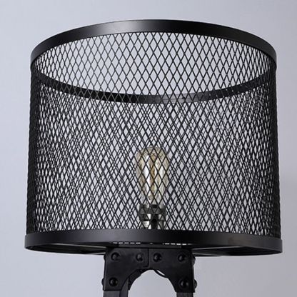 Black metal mesh screen of Alessio floor lamp.