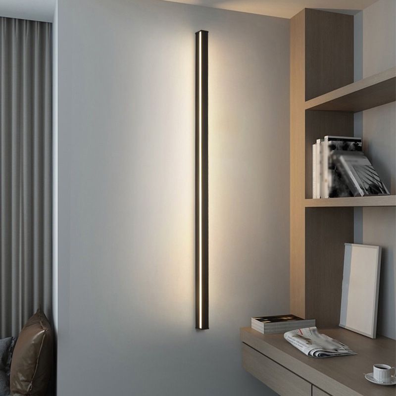 Modern Edge minimalist wall lamp in living room. Las Sola lighting.