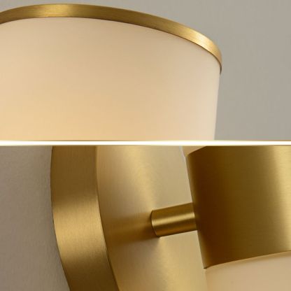 Leigh brass wall lamp, close-up glass shade & mount