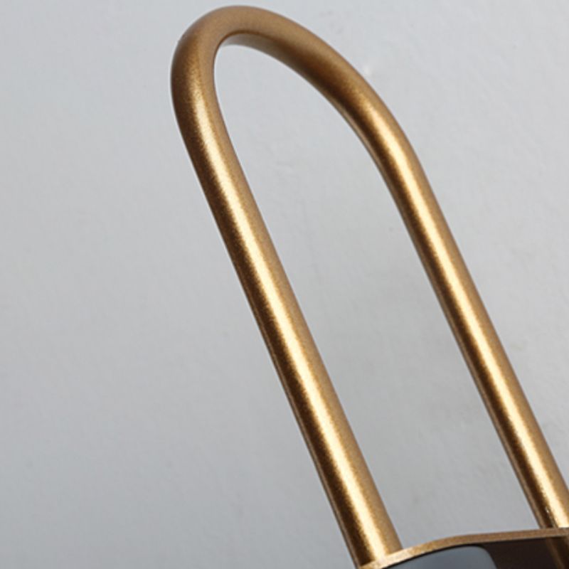 Morandi Wall Lamp - Detail of the horn-shaped metal frame.