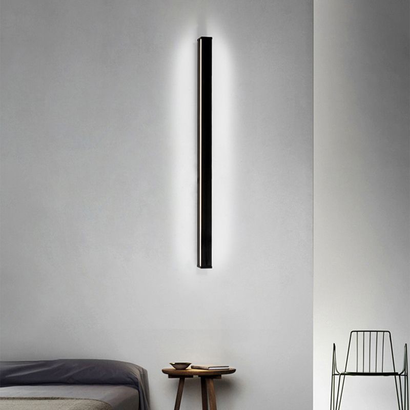 Modern Edge minimalist wall lamp in bedroom. Las Sola lighting.