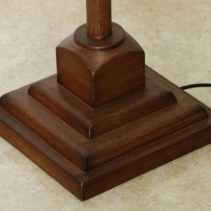 Eryn floor lamp: Wood base detail, retro lighting.